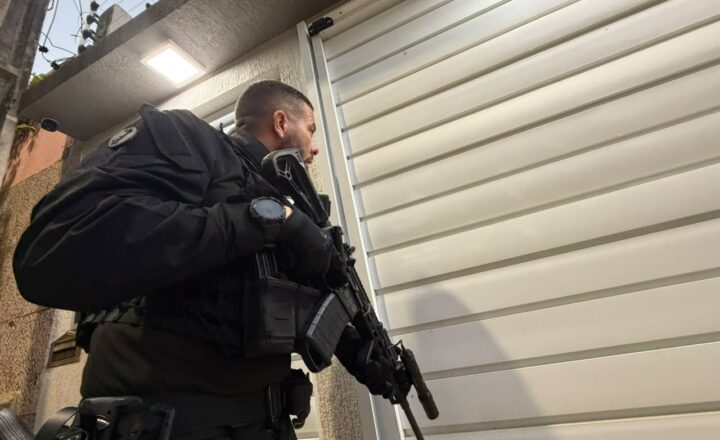 Megaoperação desarticula esquema interestadual de tráfico de armas e drogas