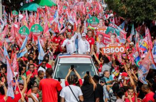 Jerônimo participa de caminhada em Santo Estêvão e cita R$ 1,21 bilhão em investimentos no Portal do Sertão