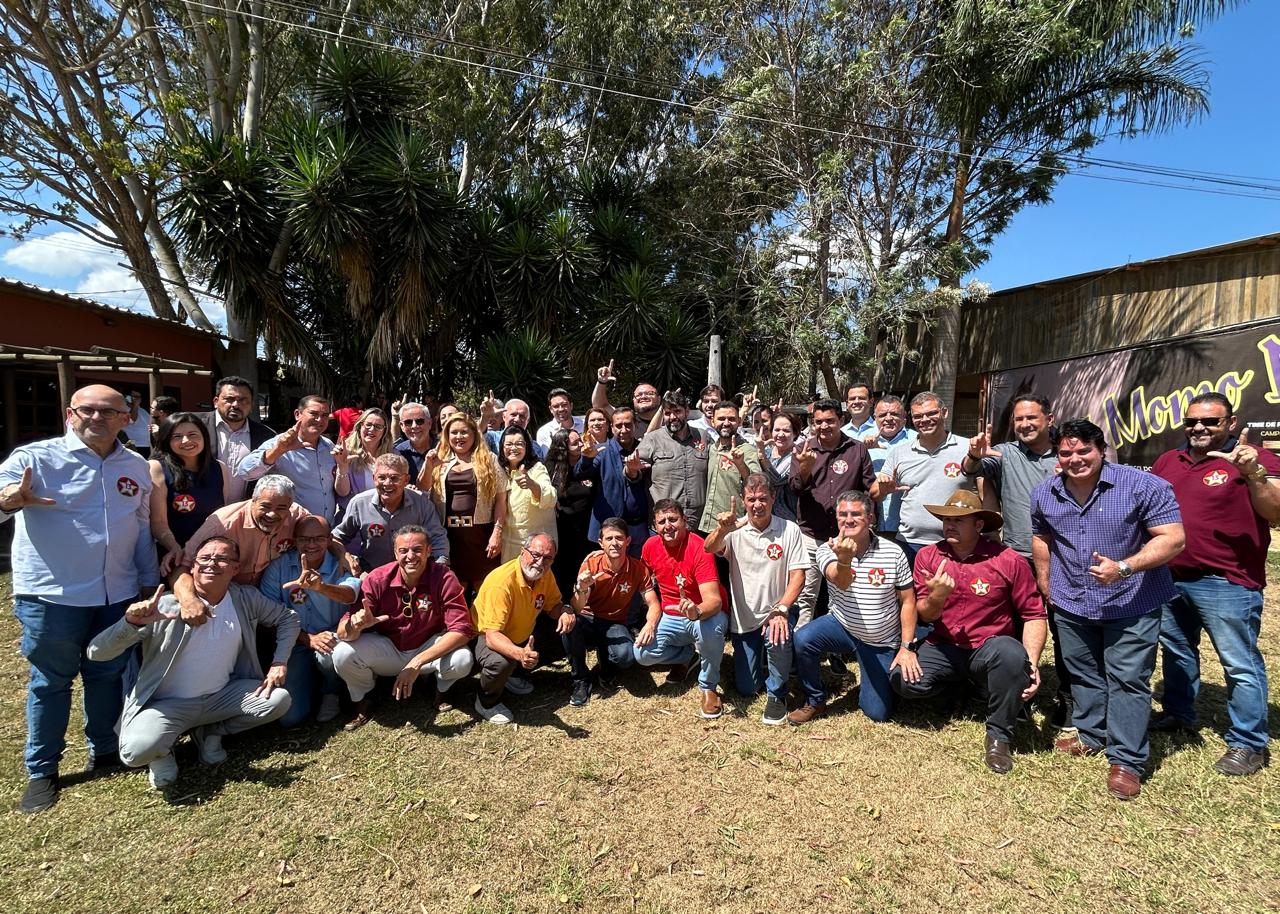 Adolpho Loyola intensifica campanha petista e reúne mais de 20 prefeitos em Vitória da Conquista