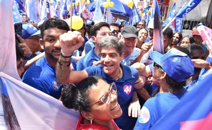 ACM Neto promete ampliar atendimento do Hospital Dantas Bião durante caminhada em Alagoinhas