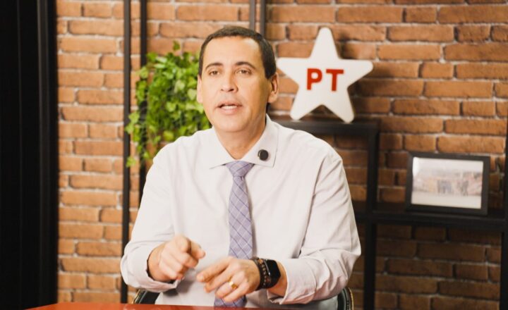 PT critica Flávio por voar em jato de Vorcaro: “As histórias se fundem e vão e se tornando uma coisa só”
