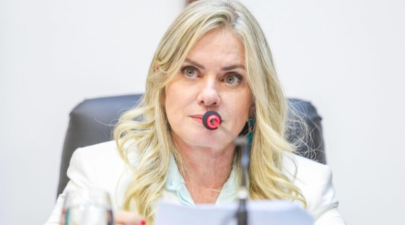 “Respeito não pode existir apenas no discurso”, diz presidente da Alba sobre mulheres nuas em evento de ACM Neto