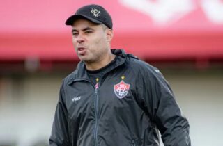 Jair Ventura completa um ano no comando do Vitória com título e permanência na Série A