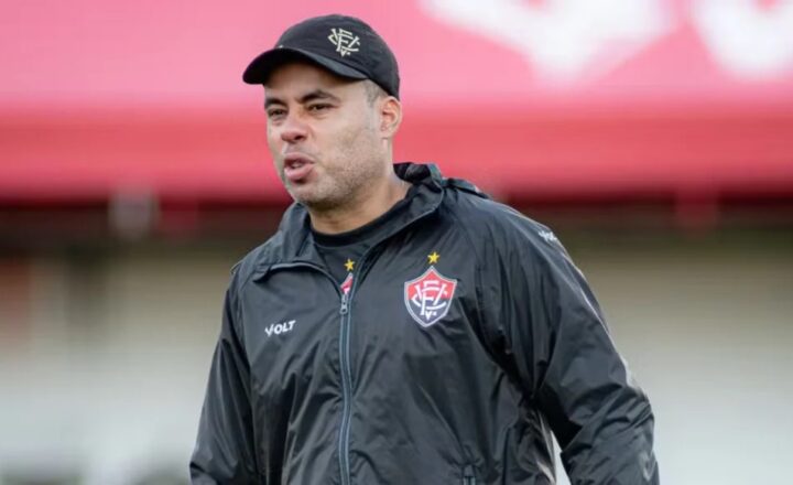 Jair Ventura completa um ano no comando do Vitória com título e permanência na Série A
