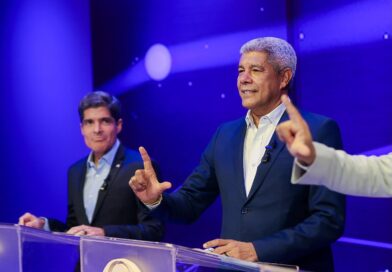 Justiça Eleitoral proíbe material que associa ACM Neto a Lula