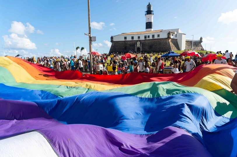 23ª Parada do Orgulho LGBT+ Bahia reúne 13 trios em Salvador na véspera do feriado da Independência