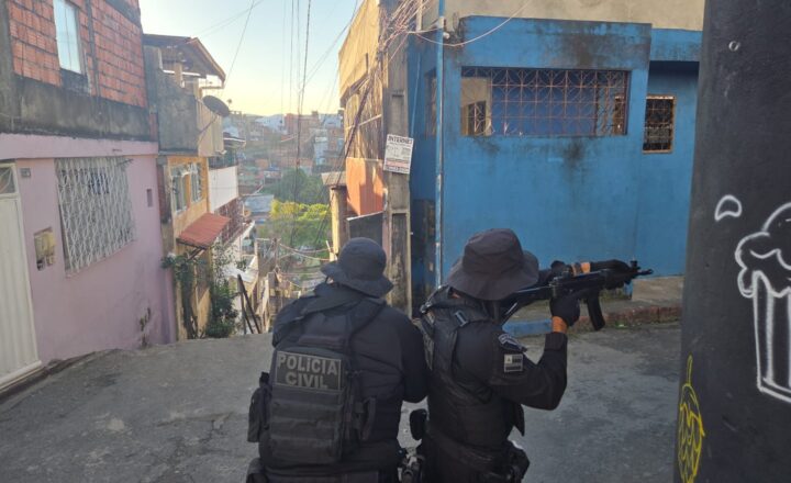Líder de facção preso no Rio de Janeiro pelo DHPP da Bahia, PCRJ e PRF determinou confrontos no bairro de Cajazeiras