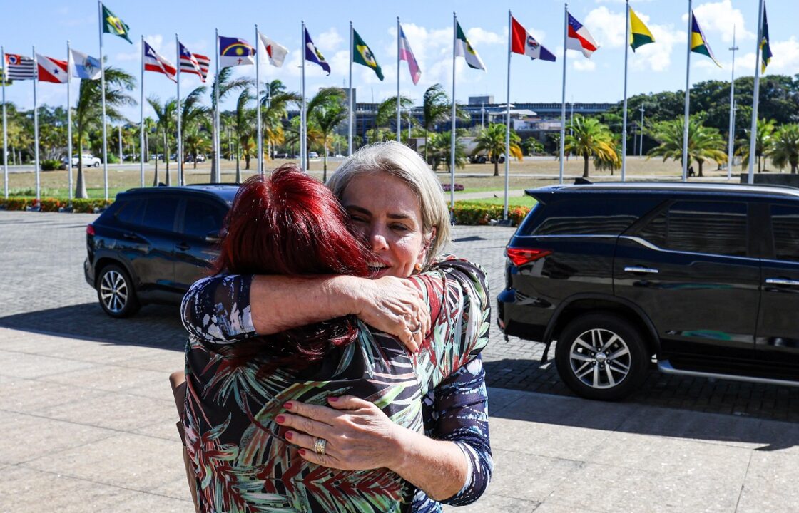 De volta a Salvador, Ivana Bastos tem encontro com os servidores da Assembleia Legislativa