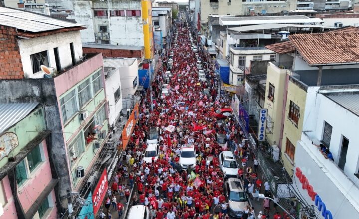 Jerônimo reúne mais de 30 mil pessoas em caminhada pró-Lula em Itabuna