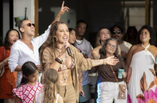 Cheiro de Amor leva música e irreverência para paraíso do litoral baiano 