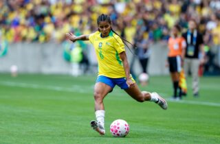 Na Seleção Brasileira, Raissa Bahia nutre sonho de disputar Copa do Mundo e defende legado de fortalecimento do futebol feminino