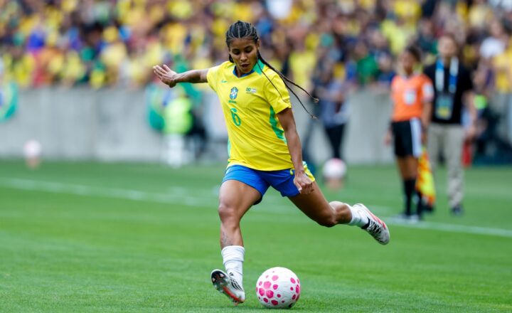 Na Seleção Brasileira, Raissa Bahia nutre sonho de disputar Copa do Mundo e defende legado de fortalecimento do futebol feminino