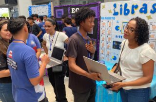 Estudantes da rede estadual de Lauro Freitas apresentam projetos científicos e tecnológicos durante feira escolar