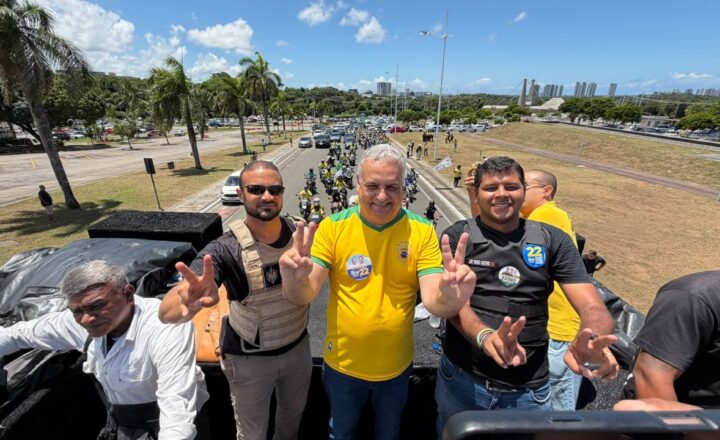 Capitão Alden, Diego Castro e Alfredo Gaspar movimentam Salvador com moto-carreata