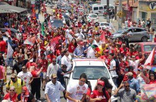 Jerônimo lidera carreata histórica em Vitória da Conquista em ato pró-Lula