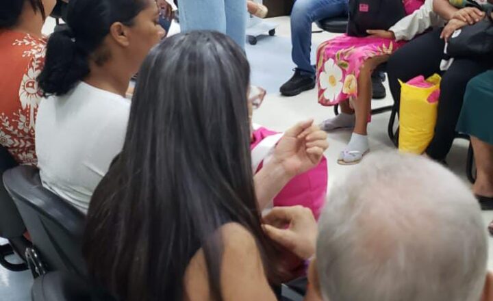 Pacientes do Hospital da Mulher recebem orientações sobre violência contra a mulher