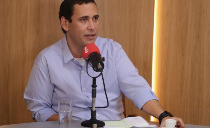 Secretário do PT critica Flávio Bolsonaro após discurso de derrota: “DNA antidemocrático”