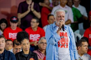 Wagner chama de “piada de mau gosto” alternativa de Flávio Bolsonaro à PEC da escala 6×1