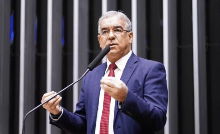 Zé Neto fica na suplência e integra grupo de 11 deputados baianos que não retornam à Câmara